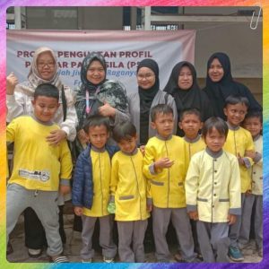 Foto Kebersamaan guru dan siswa SDIT Alam Indah